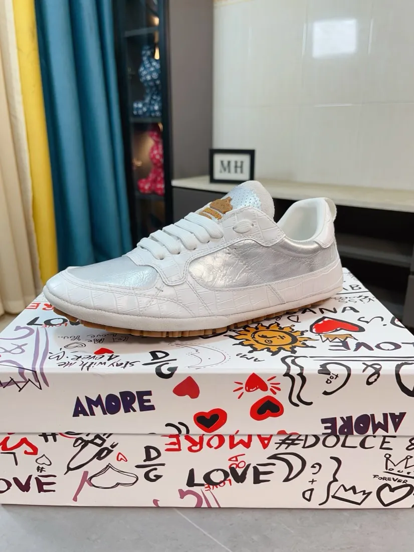 Men's shoes💰560🌹🌹"Dolce & Gabbana DG" original imported first-layer cowhide➕sheepskin lining, light on the foot, comfortable, versatile, original special outsole🔥favored by trendy men, welcome to compare quality🔥exquisite luxury, super A level! Compared with the genuine product at the counter, the version is no worse at all! Code number 38-44